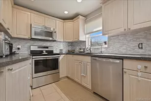 17 Hawthorne St, Massapequa, NY 11758 - Photo 11