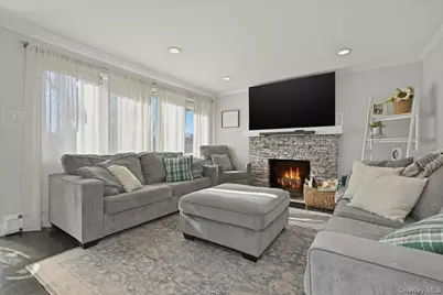 17 Hawthorne Street, Massapequa, NY 11758 - Photo 5