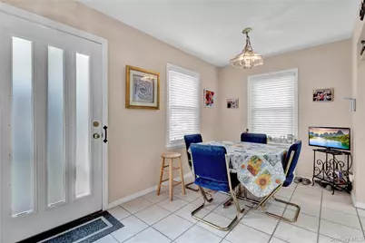 1020 N 5th Street, New Hyde Park, NY 11040 - Photo 7