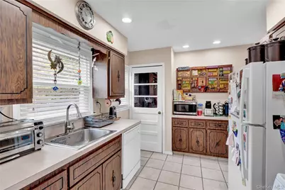 1020 N 5th Street, New Hyde Park, NY 11040 - Photo 9