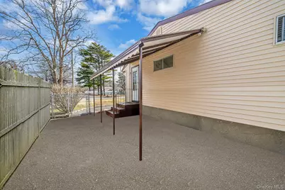 156 Gibbs Road, Central Islip, NY 11722 - Photo 5