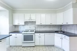 85-32 213th St, Hollis, NY 11427 - Photo 7