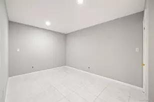 402 Kennedy Dr, Spring Valley, NY 10977 - Photo 23