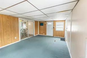 525 Riverleigh Ave, Riverhead, NY 11901 - Photo 19