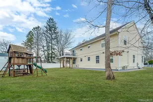 6 Denmark Ct, Huntington, NY 11743 - Photo 33