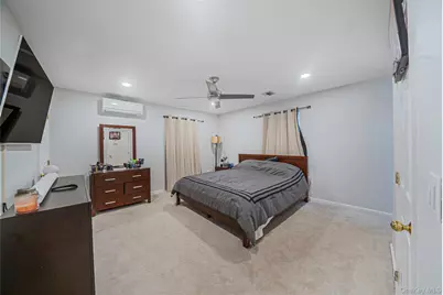 6 Denmark Court, Huntington, NY 11743 - Photo 11