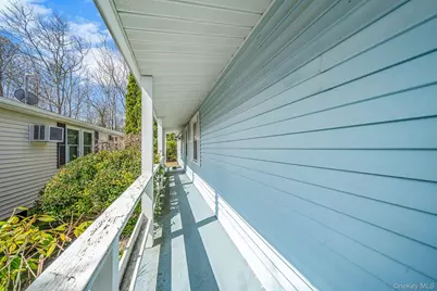 191 Village Circle W, Manorville, NY 11949 - Photo 9