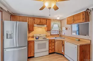 191 Village Cir W, Manorville, NY 11949 - Photo 15