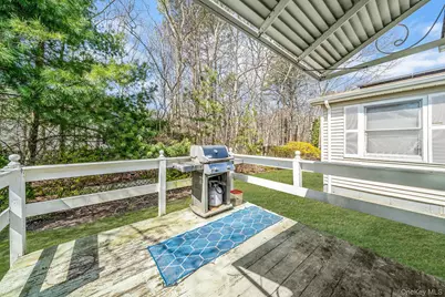 191 Village Circle W, Manorville, NY 11949 - Photo 7