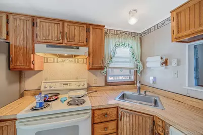 191 Village Circle W, Manorville, NY 11949 - Photo 17