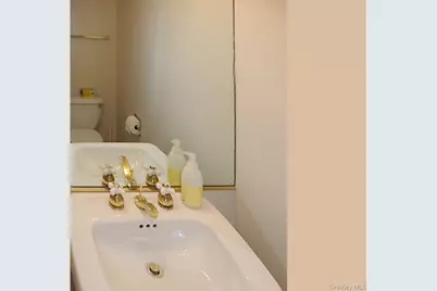 1404 Pondcrest Lane, White Plains, NY 10607 - Photo 27