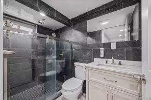 642 Lenore Ln, Elmont, NY 11003 - Photo 19