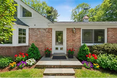 29 Squiretown Road #D, Hampton Bays, NY 11946 - Photo 3