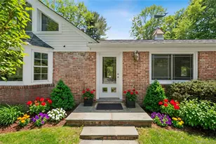 29 Squiretown Rd, Hampton Bays, NY 11946 - Photo 3