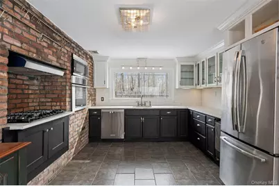 29 Squiretown Road #D, Hampton Bays, NY 11946 - Photo 9