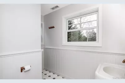 9 Helens Lane, Southampton, NY 11968 - Photo 23