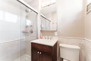 200 S Middle Neck Rd, Great Neck, NY 11021 - Photo 9