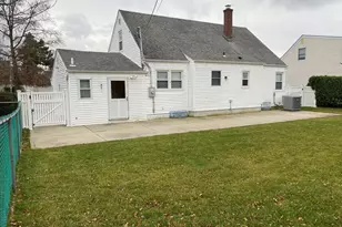 25 Woodhollow Rd, Albertson, NY 11507 - Photo 15