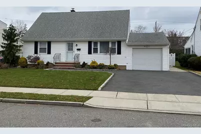 25 Woodhollow Road, Albertson, NY 11507 - Photo 1