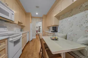 1 Kensington Gate, Great Neck, NY 11021 - Photo 9