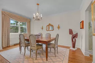 1 Kensington Gate, Great Neck, NY 11021 - Photo 7