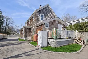 346 Maple Ave, Riverhead, NY 11901 - Photo 11