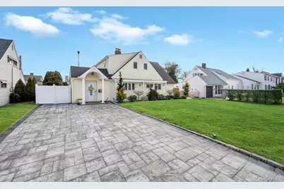 54 Abbot Lane, Hicksville, NY 11801 - Photo 5