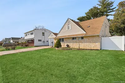 93 Hearth Lane, Westbury, NY 11590 - Photo 3