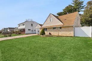 93 Hearth Ln, Westbury, NY 11590 - Photo 3