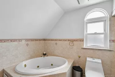 93 Hearth Lane, Westbury, NY 11590 - Photo 23