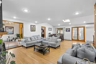 93 Hearth Ln, Westbury, NY 11590 - Photo 9