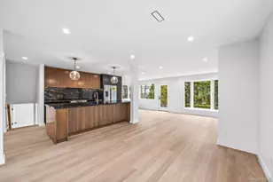 5 Warren Pl, Plainview, NY 11803 - Photo 9