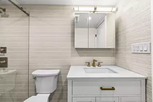 5 Warren Pl, Plainview, NY 11803 - Photo 17