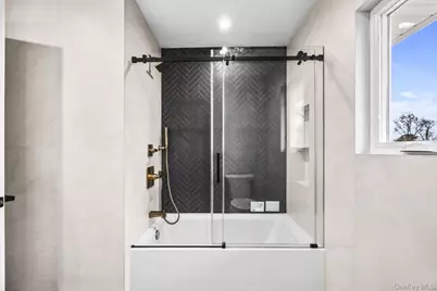 5 Warren Place, Plainview, NY 11803 - Photo 21