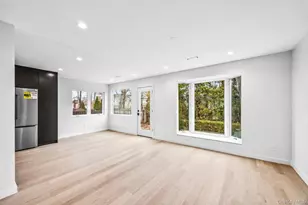 5 Warren Pl, Plainview, NY 11803 - Photo 7