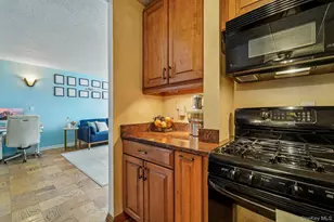 1085 Warburton Ave, Yonkers, NY 10701 - Photo 15