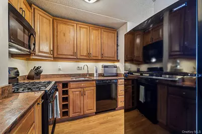 1085 Warburton Avenue #316, Yonkers, NY 10701 - Photo 11