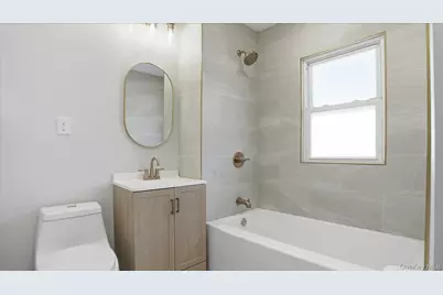 25 Mayfair Avenue, Floral Park, NY 11001 - Photo 11