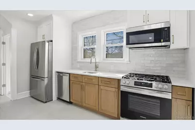 25 Mayfair Avenue, Floral Park, NY 11001 - Photo 7