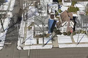 25 Mayfair Ave, Floral Park, NY 11001 - Photo 15