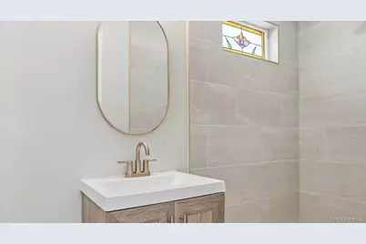 25 Mayfair Avenue, Floral Park, NY 11001 - Photo 9