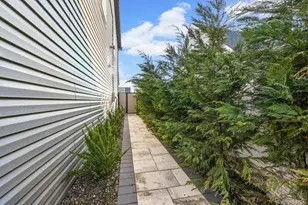 36 Foster Ln, Westbury, NY 11590 - Photo 31