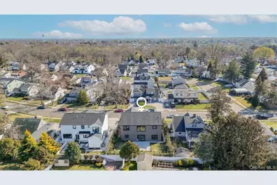 36 Foster Lane, Westbury, NY 11590 - Photo 33