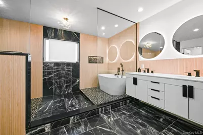 36 Foster Lane, Westbury, NY 11590 - Photo 19