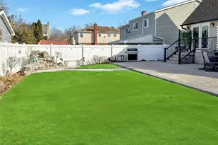 460 Roquette Ave, Floral Park, NY 11001 - Photo 35