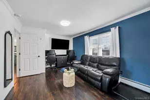 460 Roquette Ave, Floral Park, NY 11001 - Photo 17