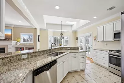 153 Stoneleigh Drive #153, Riverhead, NY 11901 - Photo 17