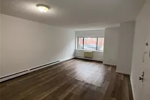 71-07 Sutton Pl, Fresh Meadows, NY 11365 - Photo 5