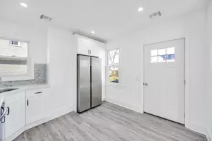 297 E Columbia St, Hempstead, NY 11550 - Photo 15
