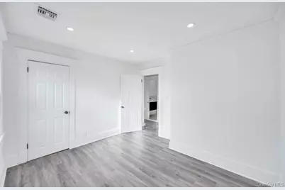 297 E Columbia Street, Hempstead, NY 11550 - Photo 17